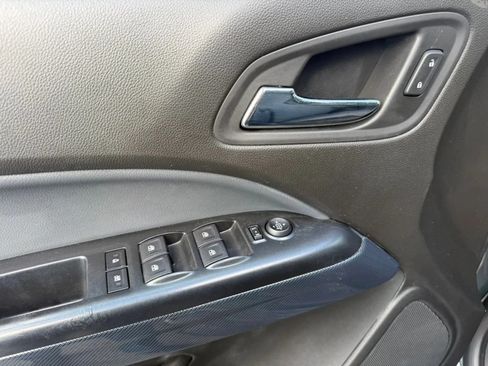 Used 2015 Chevrolet Colorado Z71 AWD/4WD image 12