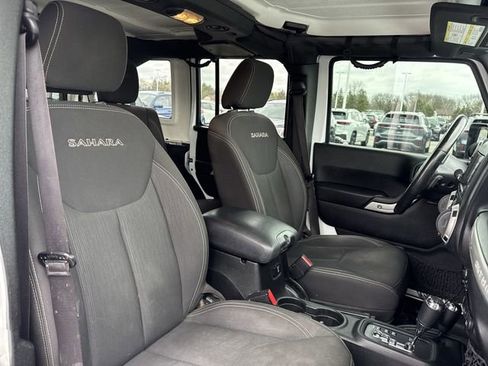 Used 2016 Jeep Wrangler Unlimited Sahara w/ Connectivity Group AWD/4WD image 25