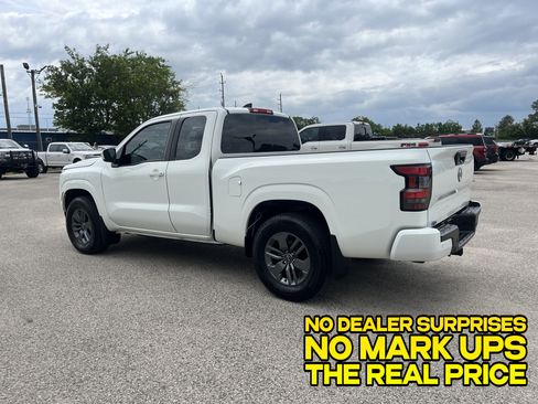 Used 2025 Nissan Frontier SV RWD image 6
