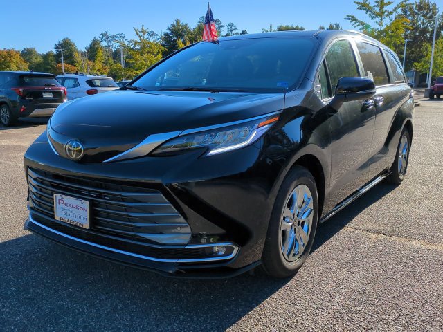 New 2026 Toyota Sienna Limited AWD/4WD image 8