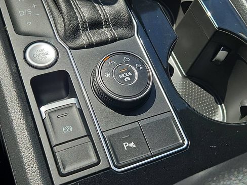 Used 2023 Volkswagen Atlas SE AWD/4WD image 16