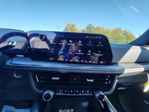 New 2026 Chevrolet Suburban Premier w/ Sun And Tow Package image 17