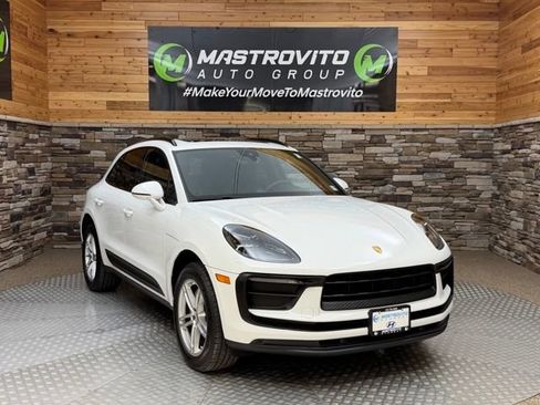 Used 2022 Porsche Macan AWD/4WD image 2