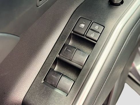 Certified 2025 Toyota Highlander XLE FWD image 18
