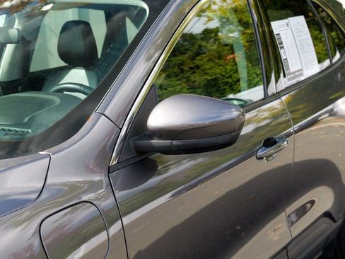 Used 2022 Ford Escape SEL w/ Technology Package image 11