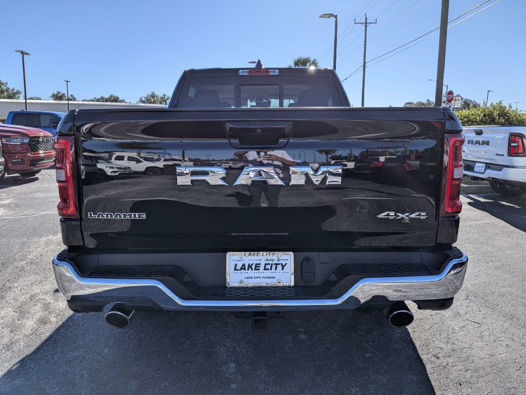 Used 2025 RAM 1500 Laramie AWD/4WD image 4