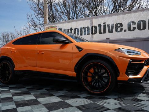Used 2022 Lamborghini Urus AWD/4WD image 3