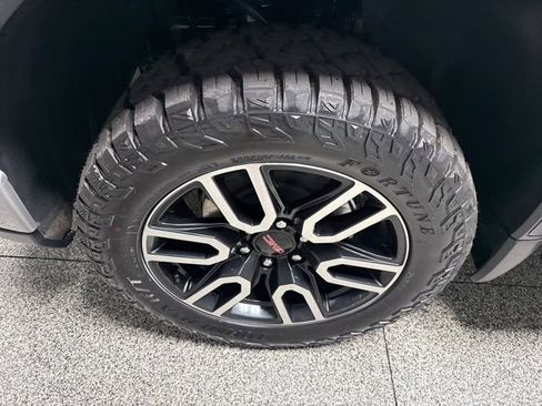 Used 2025 GMC Sierra 1500 AT4 w/ AT4 Premium Package AWD/4WD image 4