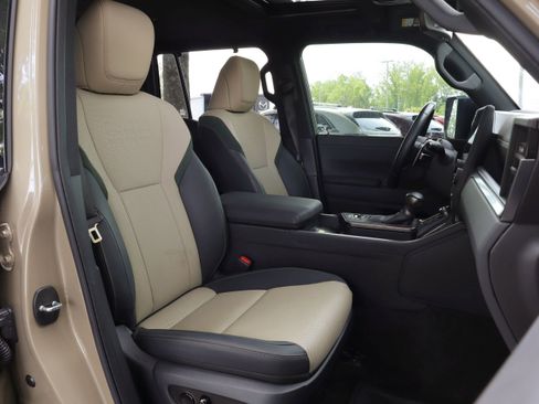 Used 2024 Lexus GX 550 AWD/4WD image 29
