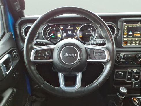 Used 2022 Jeep Wrangler Unlimited Sahara w/ Cold Weather Group AWD/4WD image 18