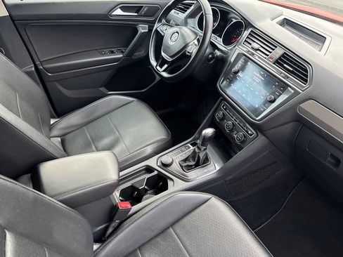 Used 2019 Volkswagen Tiguan SE image 16