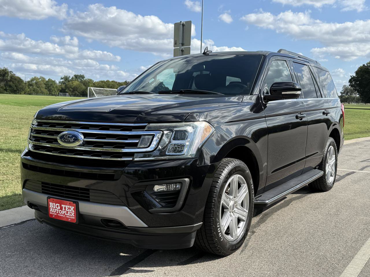 Used 2019 Ford Expedition XLT w/ Equipment Group 202A AWD/4WD image 3