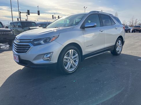 Used 2018 Chevrolet Equinox Premier image 3