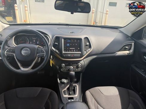 Used 2015 Jeep Cherokee Latitude AWD/4WD image 12