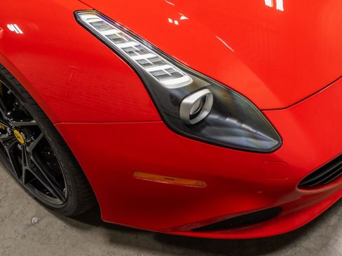 Used 2015 Ferrari California T RWD image 21