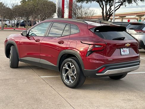 Used 2025 Chevrolet Trax LT image 7