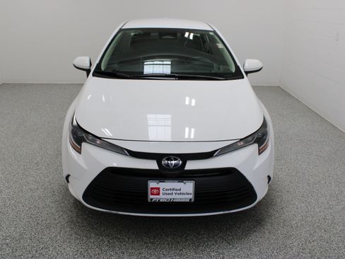 Certified 2025 Toyota Corolla LE FWD image 3