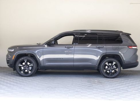 Used 2025 Jeep Grand Cherokee L Limited w/ Black Appearance Package RWD image 7