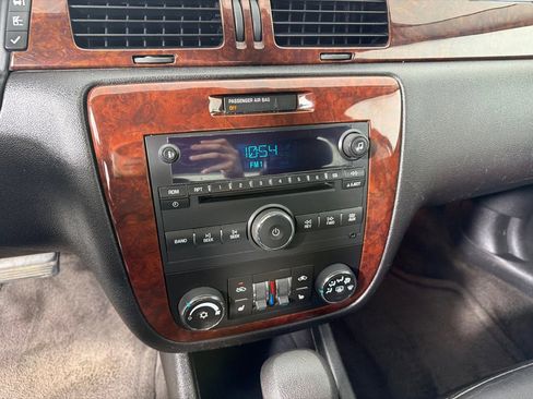 Used 2009 Chevrolet Impala LT FWD image 17