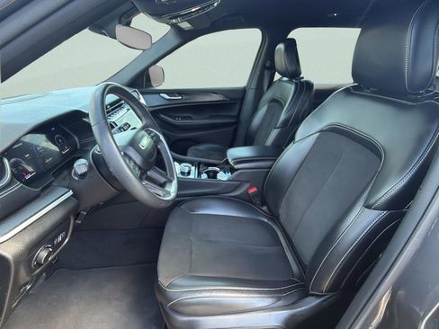 Used 2023 Jeep Grand Cherokee L Laredo AWD/4WD image 19
