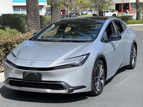 Used 2024 Toyota Prius XLE FWD image 20