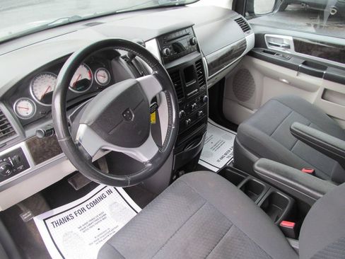 Used 2010 Dodge Grand Caravan SXT FWD image 9