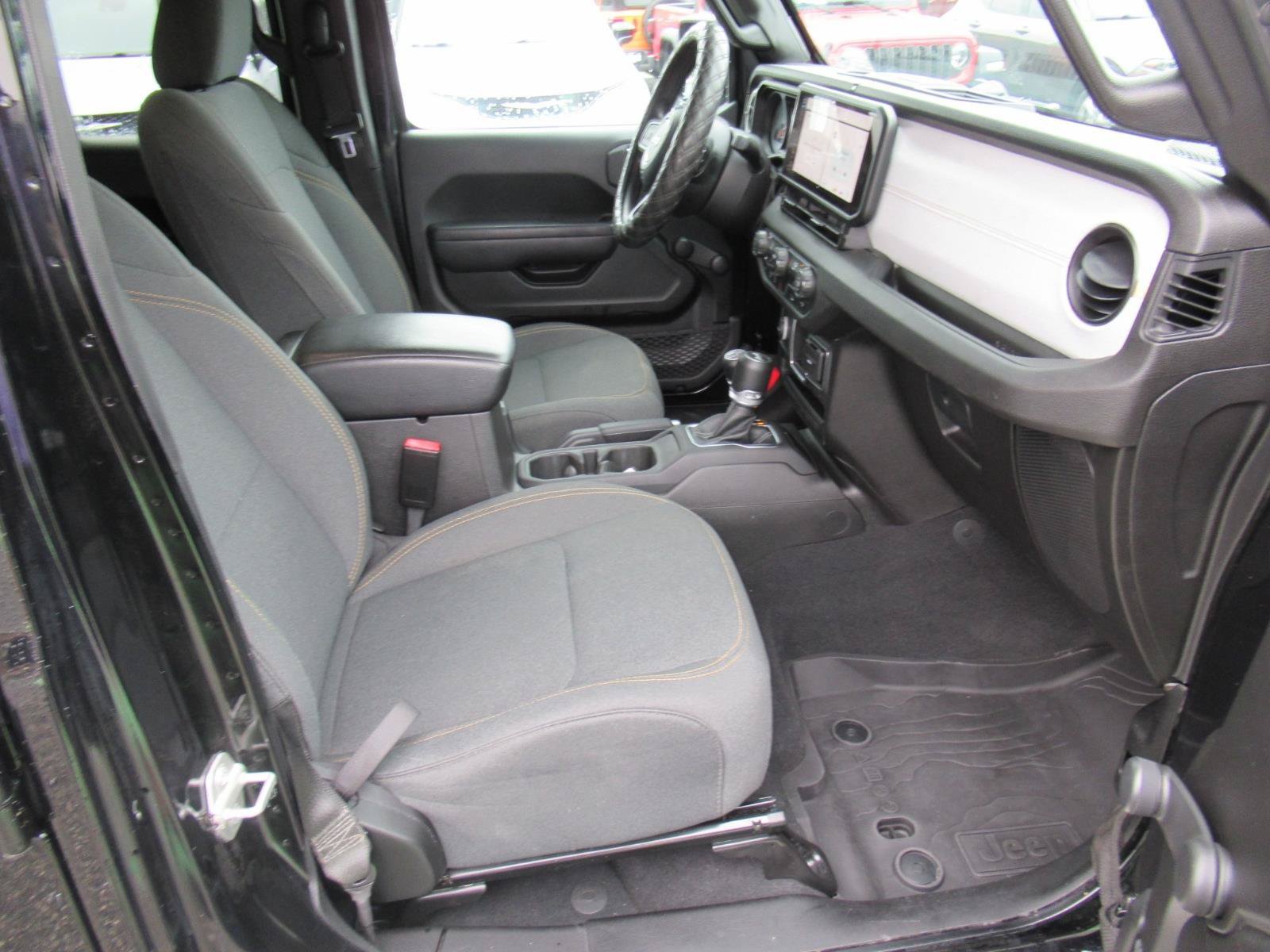 Used 2024 Jeep Wrangler Unlimited Sport AWD/4WD image 9