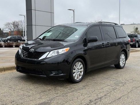 Used 2017 Toyota Sienna LE AWD/4WD image 7