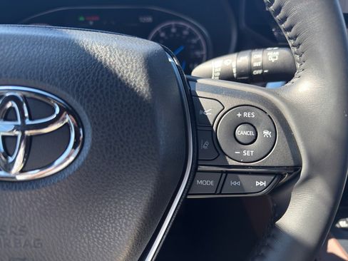 Certified 2024 Toyota Venza XLE image 19