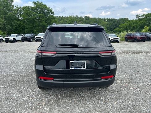 New 2025 Jeep Grand Cherokee 4WD image 4