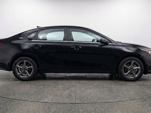 Used 2025 Kia K4 LXS image 11