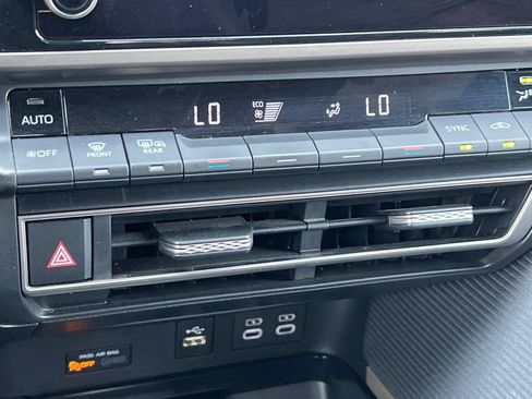 Used 2025 Toyota Camry SE FWD image 19