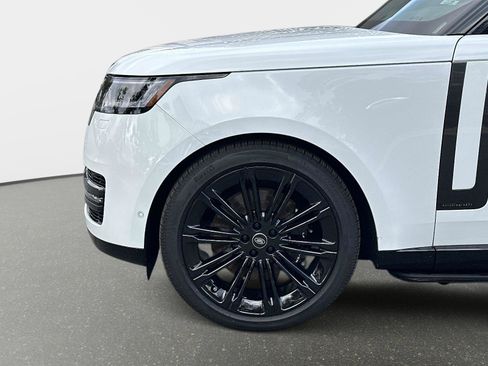 Used 2025 Land Rover Range Rover Long Wheelbase Autobiography image 10