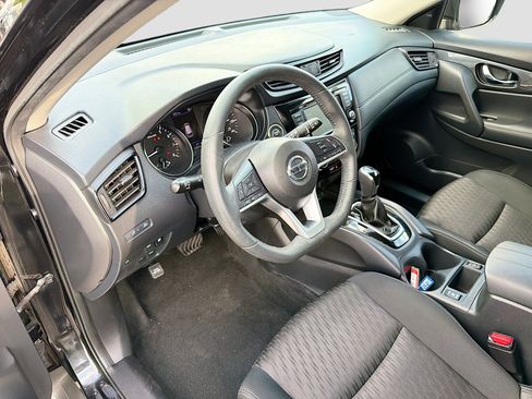 Used 2018 Nissan Rogue SV FWD image 25