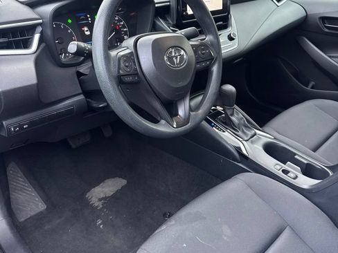 Used 2024 Toyota Corolla LE FWD image 2
