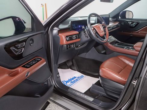 Used 2025 Lincoln Aviator Reserve w/ Jet Appearance Package AWD/4WD image 3