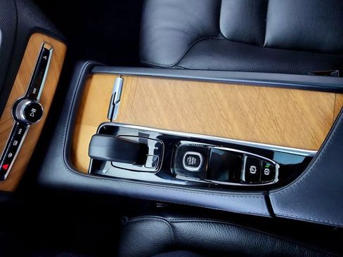 Certified 2023 Volvo XC90 B5 Plus w/ Protection Package Premier AWD/4WD image 22