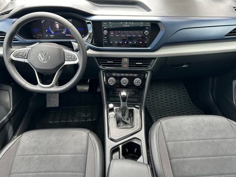 Used 2023 Volkswagen Taos SE w/ Panoramic Sunroof Package FWD image 13