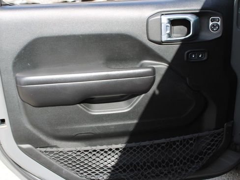 Used 2020 Jeep Wrangler Sport AWD/4WD image 30