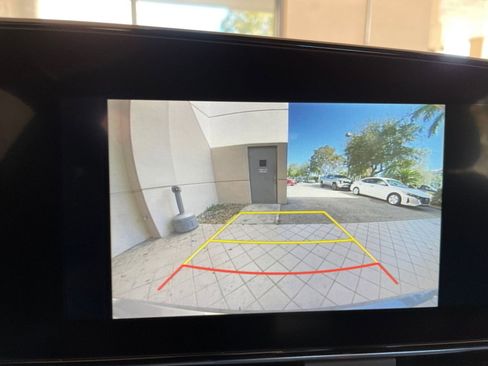 Used 2025 Hyundai Elantra SEL image 21