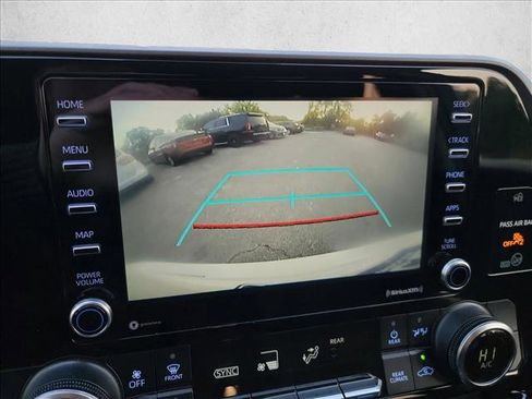 Used 2021 Toyota Highlander L image 23