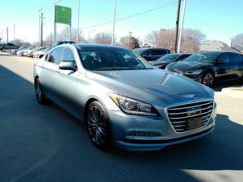 Used 2015 Hyundai Genesis 5.0 image 4