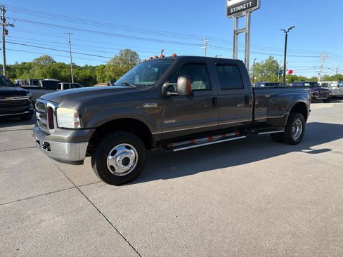 Used 2005 Ford F350 XL AWD/4WD image 2