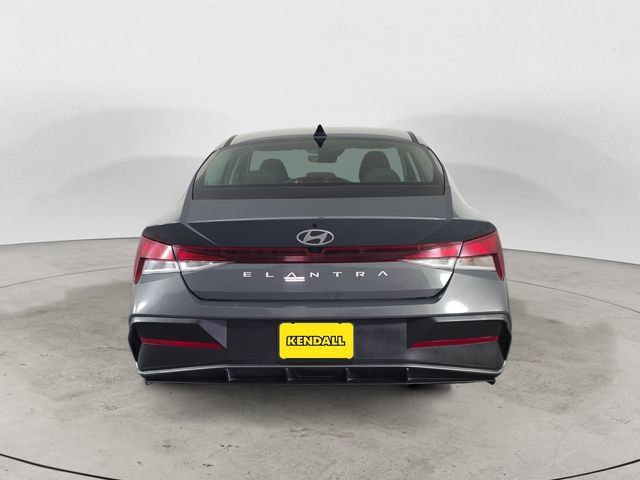 Used 2024 Hyundai Elantra SEL FWD image 4