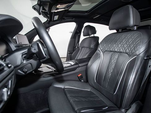 Used 2021 BMW 750i xDrive 750i xDrive w/ M Sport Package image 17