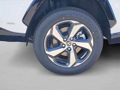 New 2025 Toyota RAV4 SE image 9