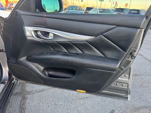 Used 2019 INFINITI Q70 Luxe image 24