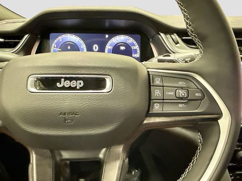 New 2025 Jeep Grand Cherokee Limited w/ Black Appearance Package image 32