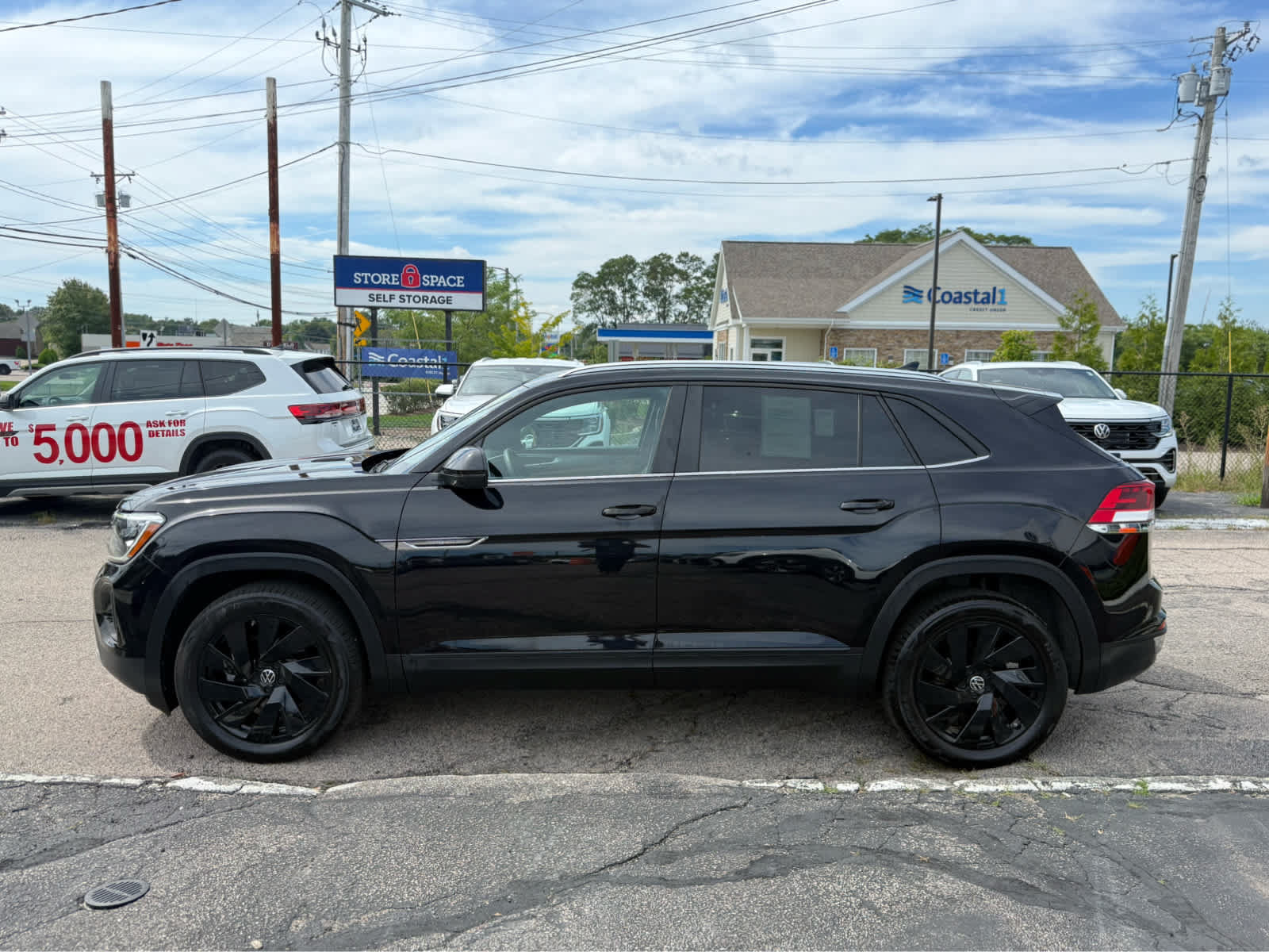 Used 2024 Volkswagen Atlas Cross Sport SE w/ Panoramic Sunroof Package AWD/4WD image 4