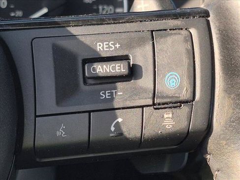 Used 2022 Nissan Pathfinder SL FWD image 11